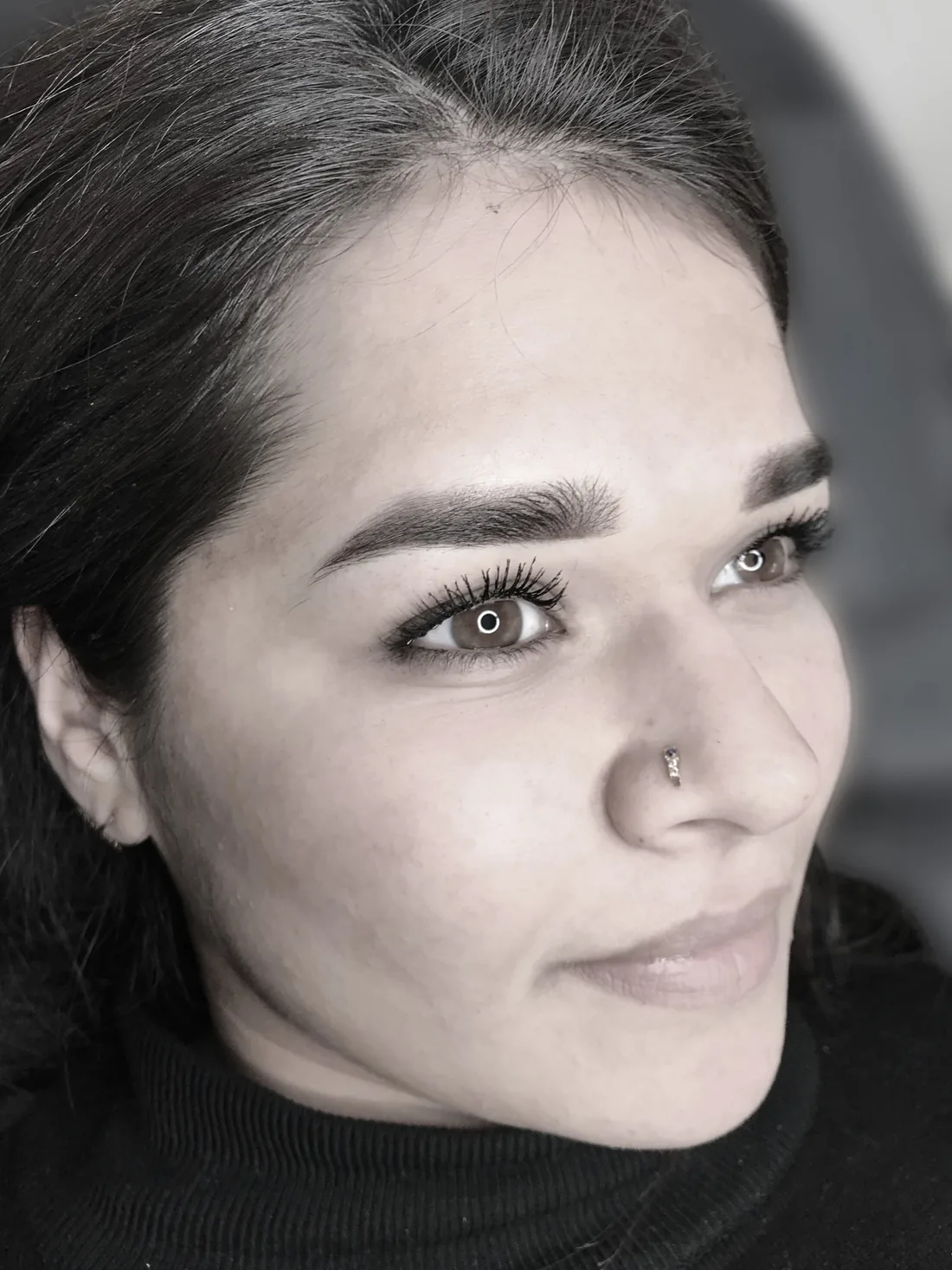 Nærbillede af færdigt bryn efter permanent makeup